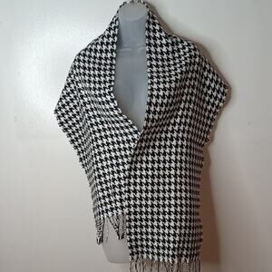 Elegant Black and White Houndstooth Scarf. 100% Cashmere. Made in Scotland